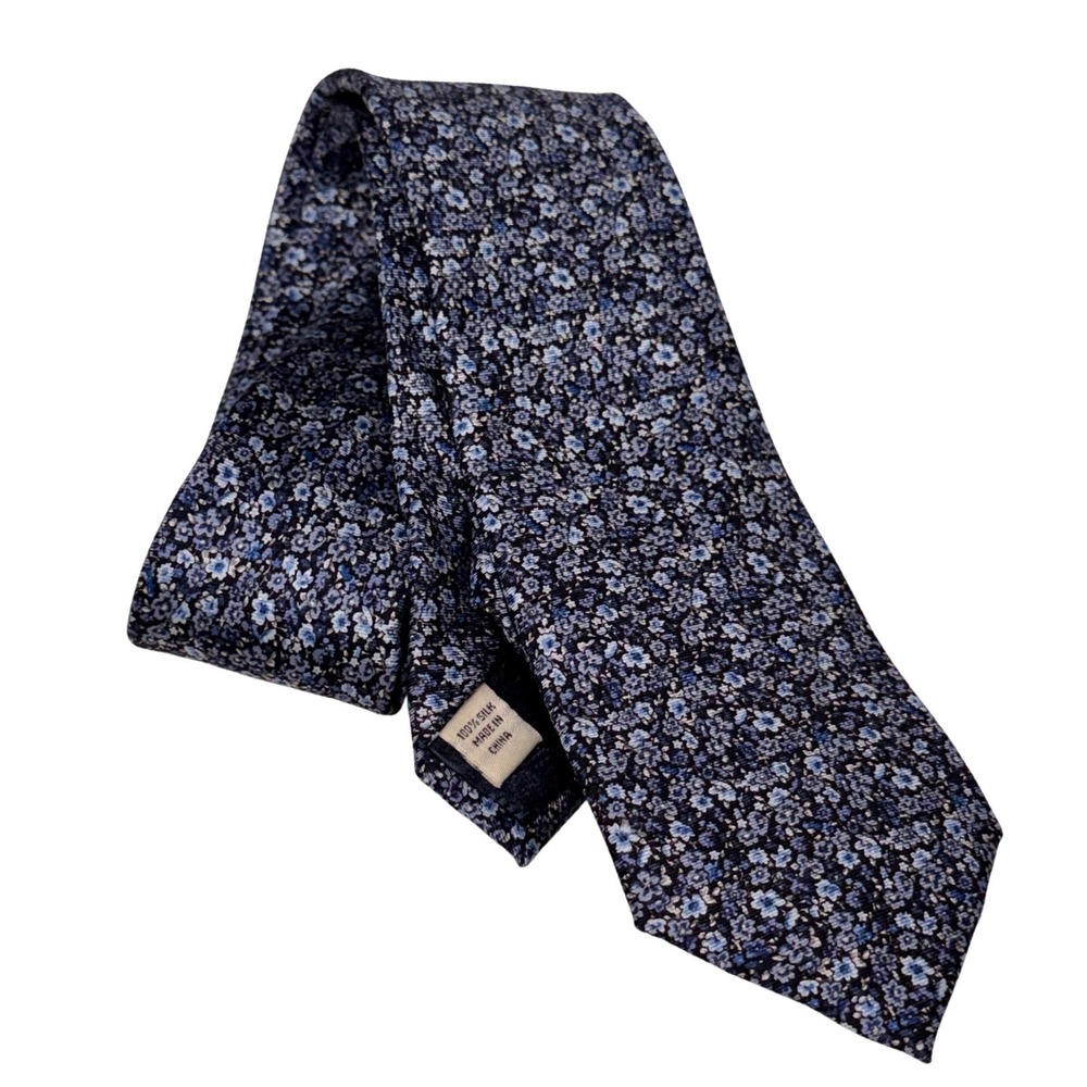 Joseph Abboud Mens Blue Ditsy Floral Silk Necktie Classic 3 Inch Width Tie